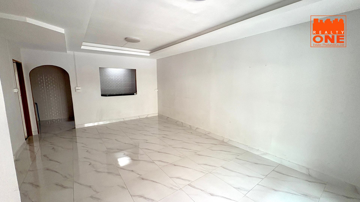 For SaleTownhomePathum Thani,Rangsit, Thammasat : Townhouse for Sale: Pruksa B Klong 3 – Pristine Condition (90%)