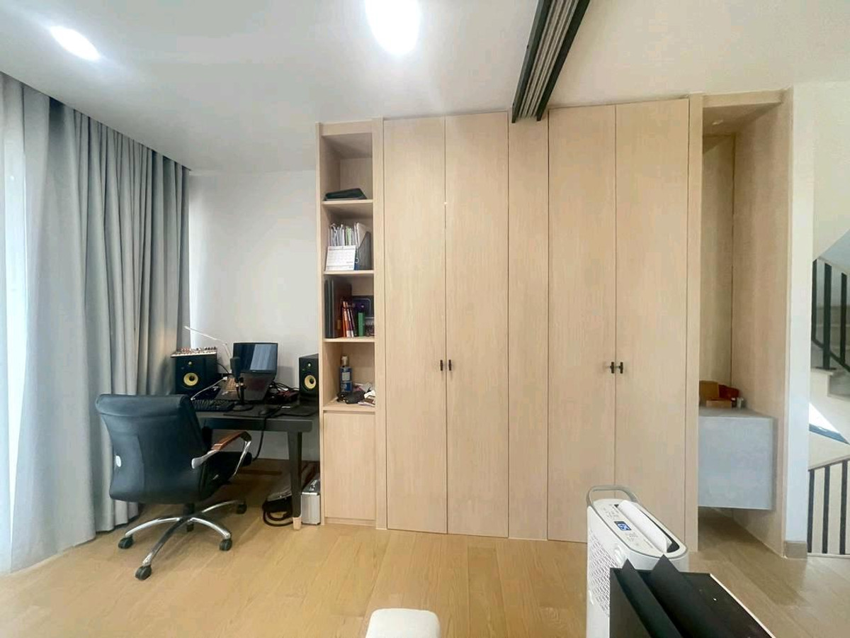 For SaleHome OfficeRathburana, Suksawat : Selling a fully furnished building on the corner.
 Nue Hype Suksawat 
Hybrid house