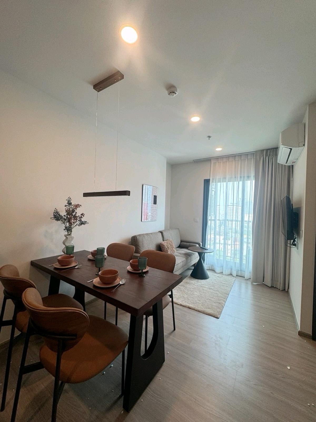 For RentCondoKhlongtoei, Kluaynamthai : ✨ 2 bedroom condo near BTS, ready to move in, small bedroom can be turned into a work room, meeting the needs of the WFH line ✨