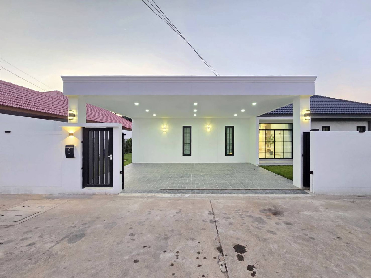 For SaleHousePattaya, Bangsaen, Chonburi : 🔥 Spacious 4 Bedroom House for Sale in Pattaya | 110 Sq.Wah | Near Tara Pattana & Phoenix | Only 11 MB 🔥