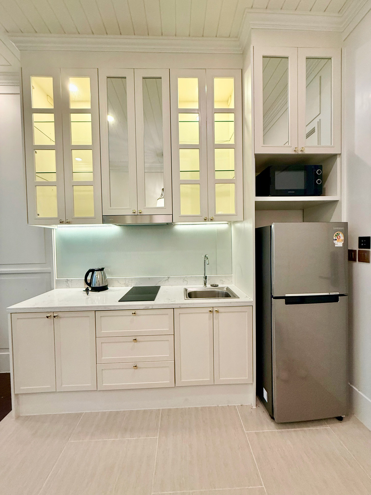 คอนโดพัทยา บางแสน ชลบุรี สัตหีบ : [ขาย/เช่า] คอนโดติดหาด The Grand Florida พัทยา  1 นอน 47 ตรม. แต่งครบ พร้อมอยู่/ลงทุนปล่อยเช่า