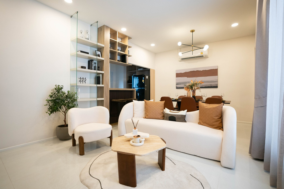 ขายทาวน์โฮมเลียบทางด่วนรามอินทรา : For sale Town house  in Liab Duan Ramintra! Easy to go ladprao and Ekkamai near Express way and Shopping mall