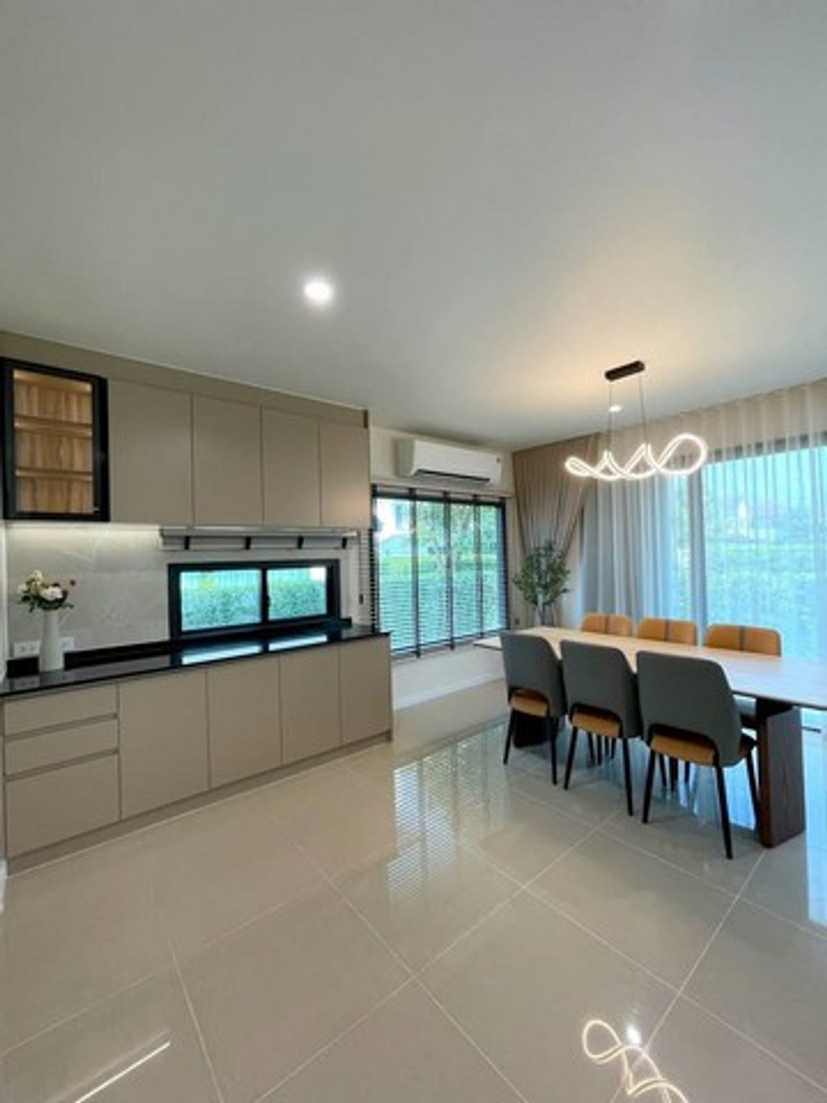 ให้เช่าบ้านสมุทรปราการ สำโรง : HR3246ให้เช่าบ้านเดี่ยวหรู หลังมุม ติดถนนหลัก – โครงการ พิมนารา ศรีนครินทร์-บางนา บ้านใหม่ เฟอร์ครบ พร้อมเข้าอยู่