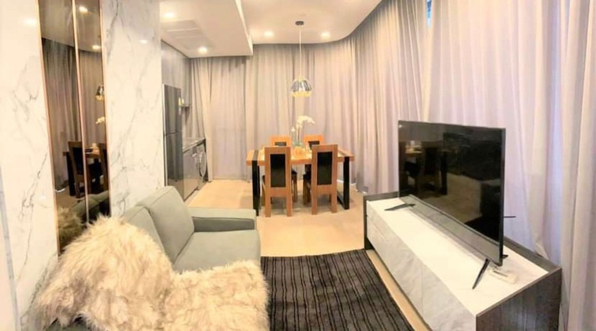 ขายคอนโดสยาม จุฬา สามย่าน :  ★ราคาพิเศษมาก ในราคา 15.24 ลบ. อยู่ติดถนนพระราม 4 ฝั่งตรงข้ามจามจุรีสแควร์ เดินทางสะดวกมาก ใกล้สยาม, สาทร, สีลม ห่างจาก MRT สามย่านเพียง 180 เมตร ★ Ashton Chula-Silom ★