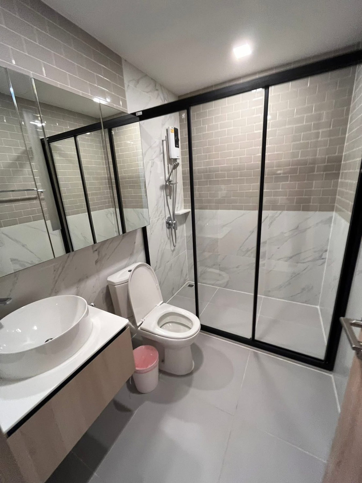 For RentCondoRatchathewi,Phayathai : ✅ Spacious 46 sq.m. Brand New Unit at XT Phayathai – Best Value Rental in the Building | Steps from BTS Phaya Thai ✅