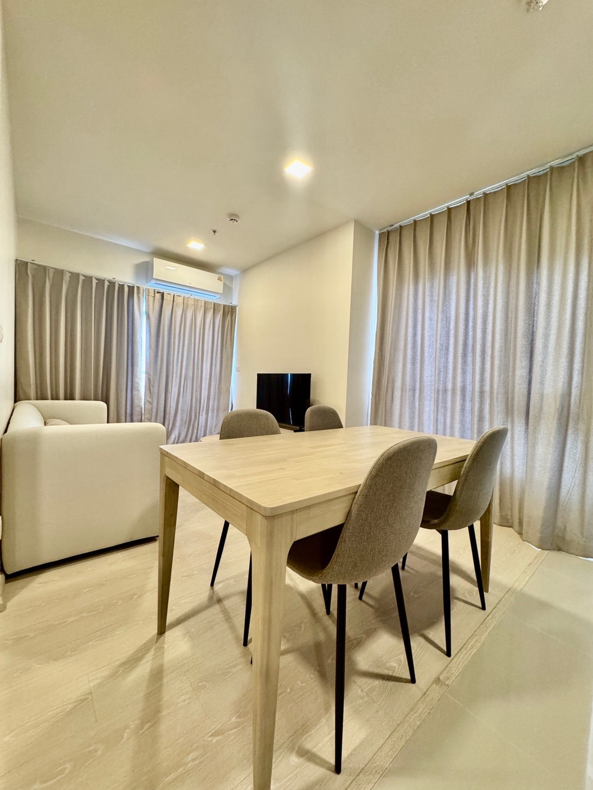 For RentCondoWongwianyai, Charoennakor : For Rent ✨ FLO by Sansiri ✨ 2 Bedrooms, 2 Bathrooms, Fully Furnished and Equipped, Near BTS Khlong San.