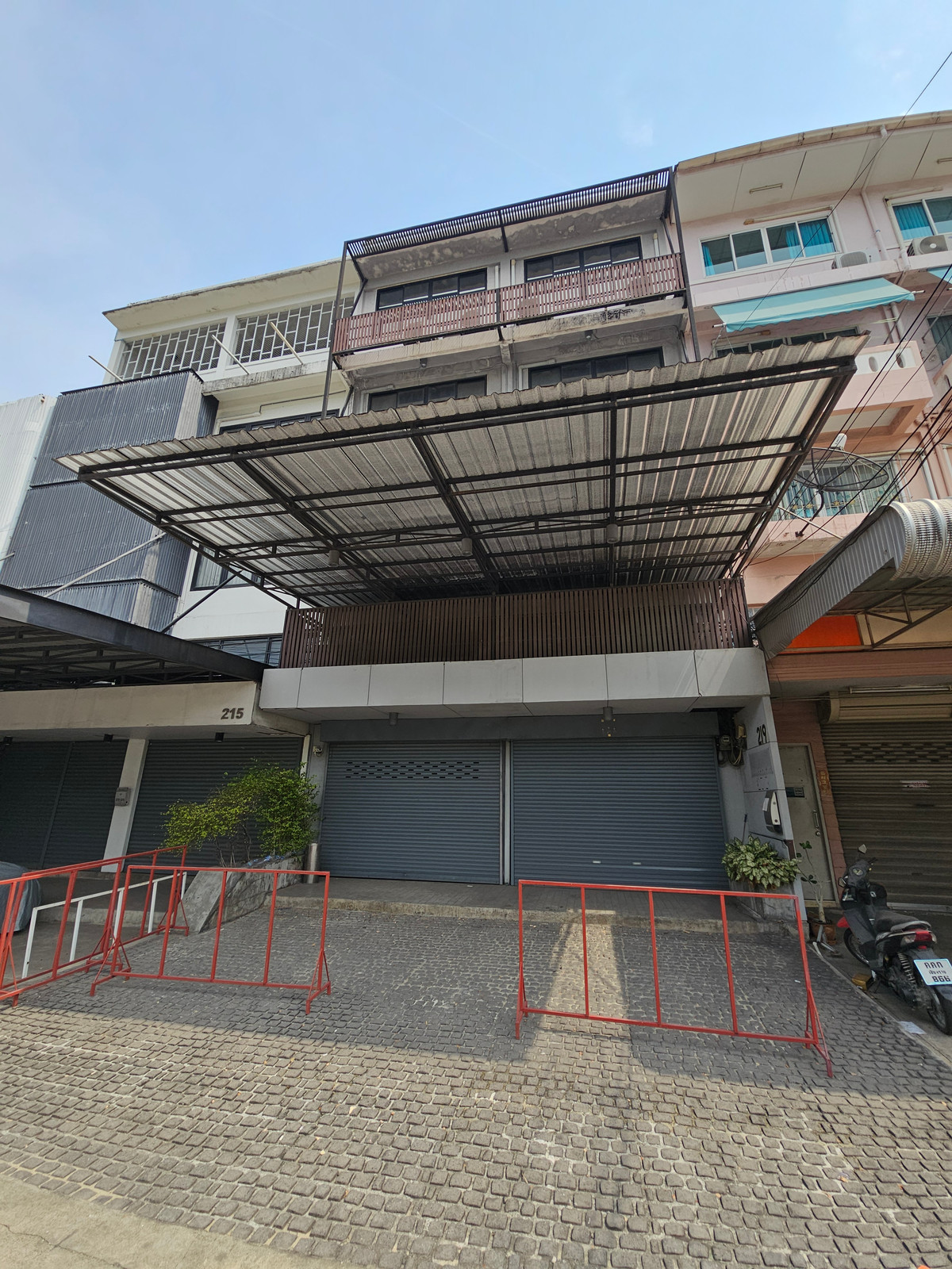 ให้เช่าอาคารพาณิชย์รัชดา ห้วยขวาง : ให้เช่า Office ทำเลประชาอุทิศ – ห้วยขวาง (56 ตร.ว.) 4.5 ชั้น 2 คูหา • ใกล้ MRT ห้วยขวาง