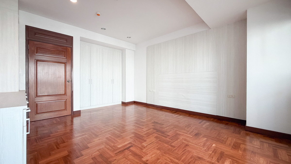 For RentSukhumvit, Asoke, Thonglor : Spacious 2-Bedroom 150 Sq.m. at The Grand Sethiwan Sukhumvit 24 Please call: 062-496-6454