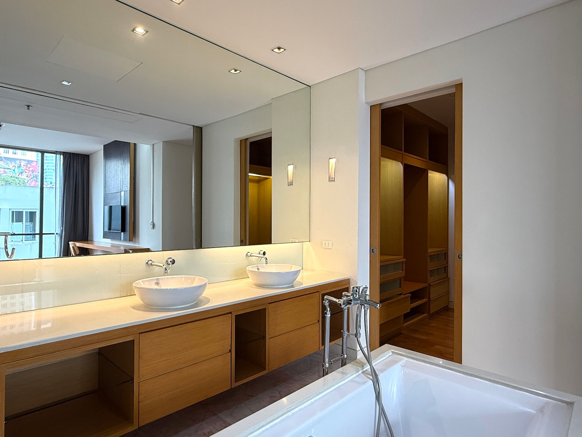 ให้เช่าคอนโดสุขุมวิท อโศก ทองหล่อ : คอนโด 3 ห้องนอน ขนาดกว้างขวาง ใจกลางอโศก บรรยากาศสไตล์รีสอร์ท