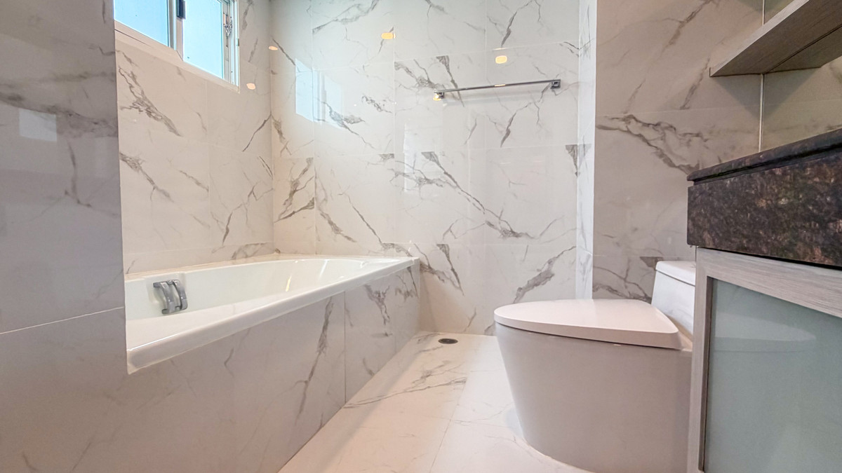 For RentNana, North Nana,Sukhumvit13, Soi Nana : Spacious 3-Bedroom 220 Sq.m. for Rent | B.T. Residence Sukhumvit 8 Please call: 062-496-6454