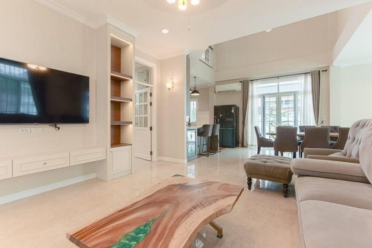 For RentHouseBangna, Bearing, Lasalle : HR3250 new house for rent Classic Victorian style - Fantasia Villa 4 (Bangna-Srinakarin), luxuriously decorated, ready to move in.