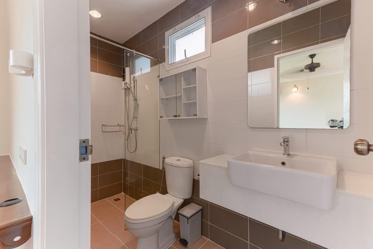 ให้เช่าบ้านบางนา แบริ่ง ลาซาล : ให้เช่าบ้านเดี่ยว Fantasia Villa 4 ศรีนครินทร์ บางนา บ้านสไตล์ Victorian พื้นที่กว้าง เลี้ยงสัตว์ได้ ใกล้ MRT ศรีเอี่ยม