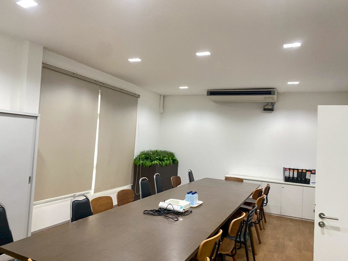 For RentShowroomRatchathewi,Phayathai : Rare Item Showroom For rent: Car showroom for rent. Ready to move in. Showroom ready for rent in the heart of Phaya Thai city #rare location