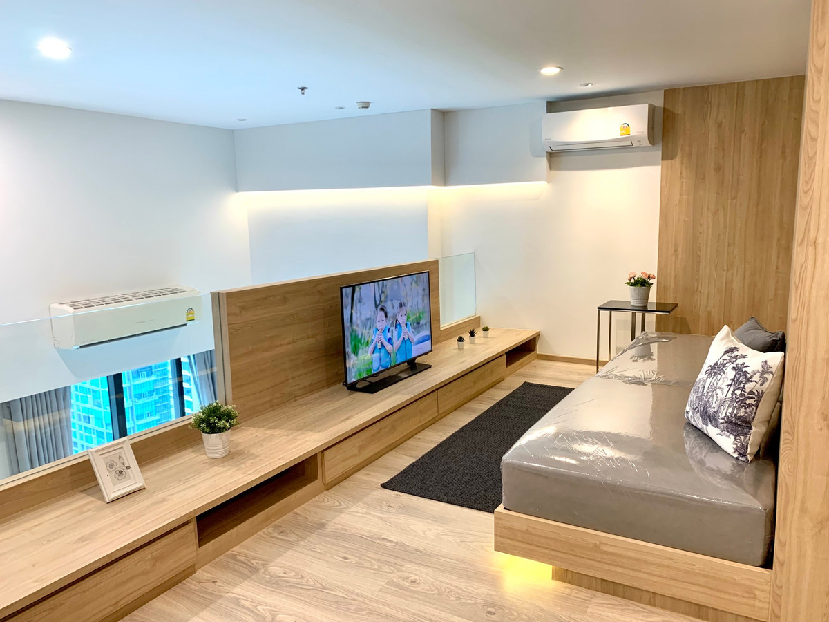 For RentCondoSukhumvit, Asoke, Thonglor : For rent! Noble Recole Duplex, rare room, Asoke area, high floor, 60 sq m, fully furnished.