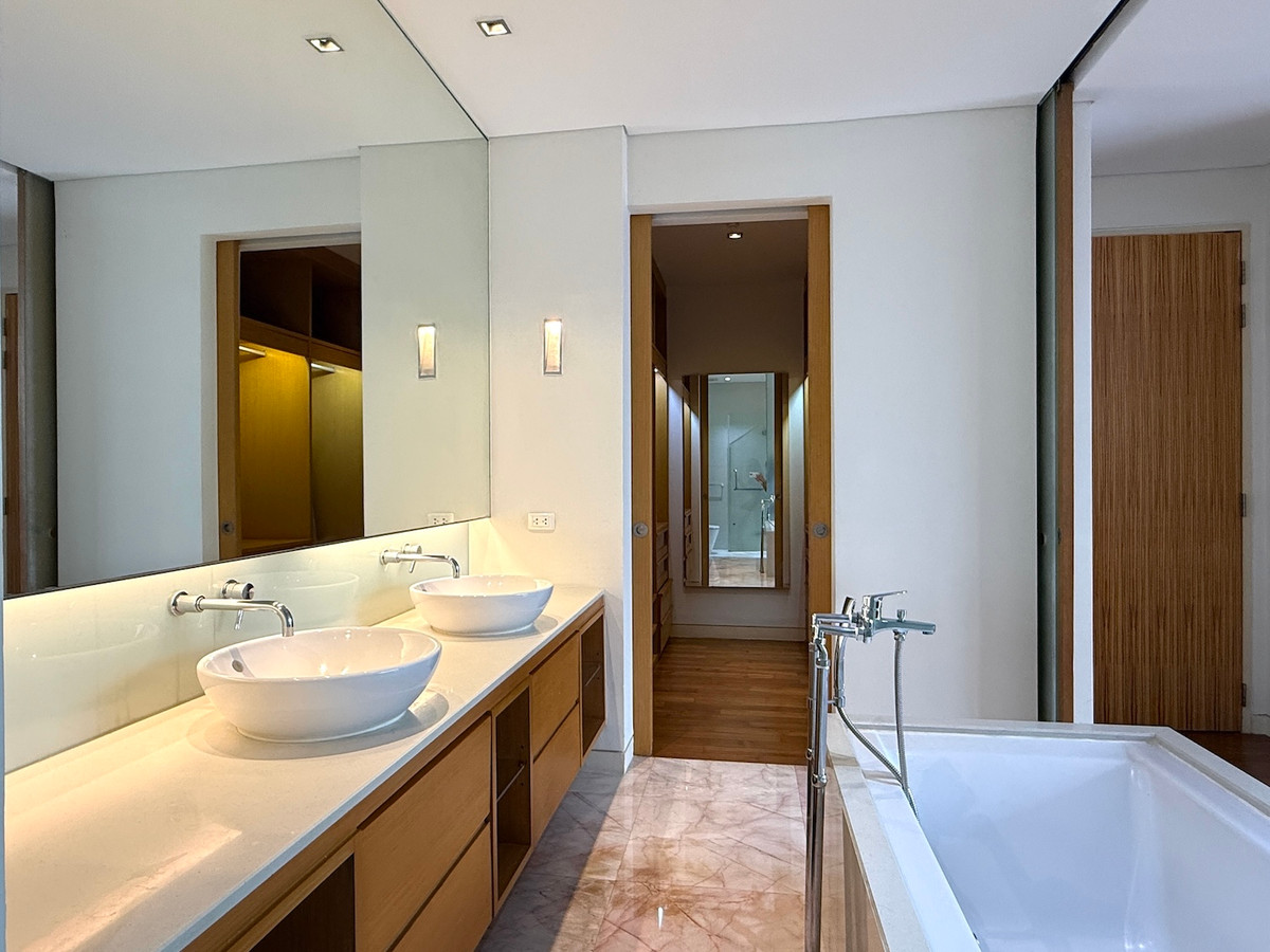 ให้เช่าคอนโดสุขุมวิท อโศก ทองหล่อ : คอนโด 3 ห้องนอน ขนาดกว้างขวาง ใจกลางอโศก บรรยากาศสไตล์รีสอร์ท