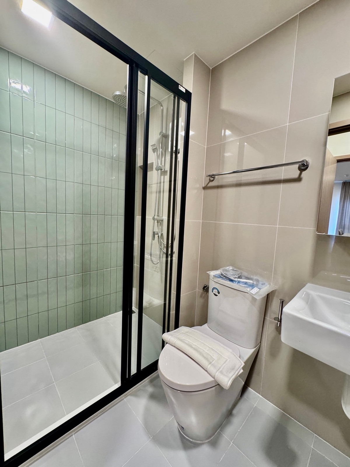 For RentCondoWongwianyai, Charoennakor : For Rent ✨ FLO by Sansiri ✨ 2 Bedrooms, 2 Bathrooms, Fully Furnished and Equipped, Near BTS Khlong San.