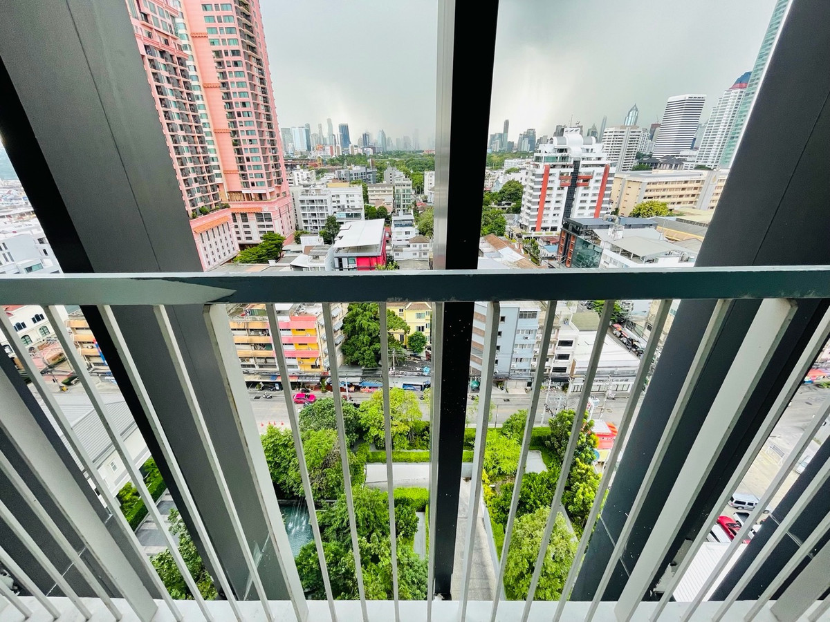 For RentCondoSukhumvit, Asoke, Thonglor : PFD-08041 For rent Park 24 (Origin Phrom Phong) Studio 29 sq m. Tower 3, 12th floor, near BTS Phrom Phong.