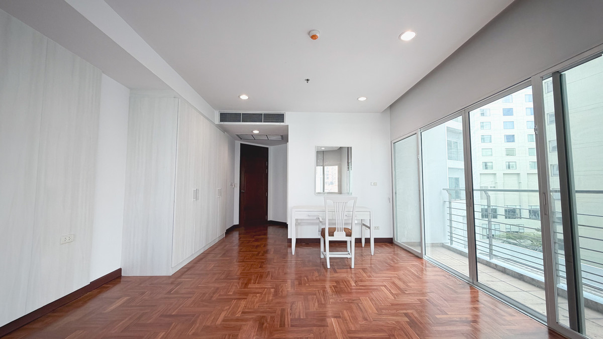 For RentSukhumvit, Asoke, Thonglor : Spacious 2-Bedroom 150 Sq.m. at The Grand Sethiwan Sukhumvit 24 Please call: 062-496-6454