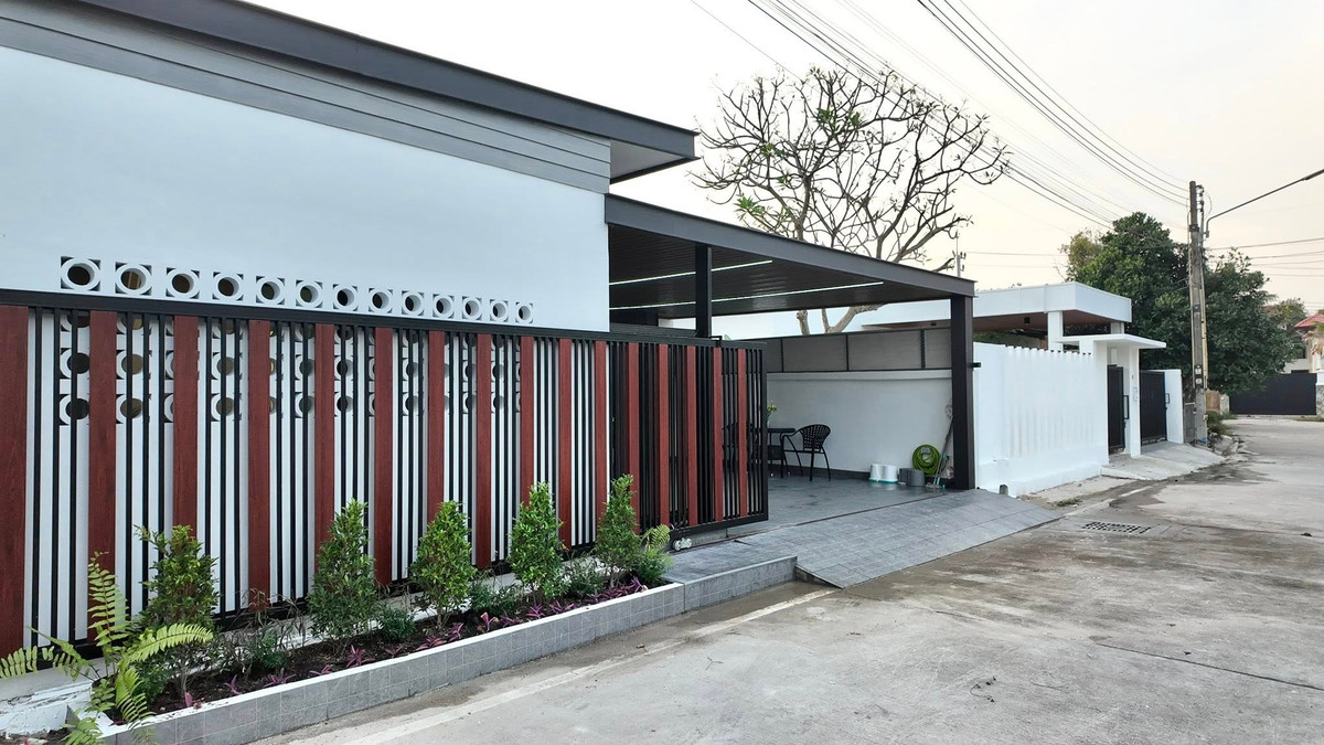 For SaleHousePattaya, Bangsaen, Chonburi : Detached House Phop Suk 2 / 3 Bedrooms (FOR SALE) BEWN087