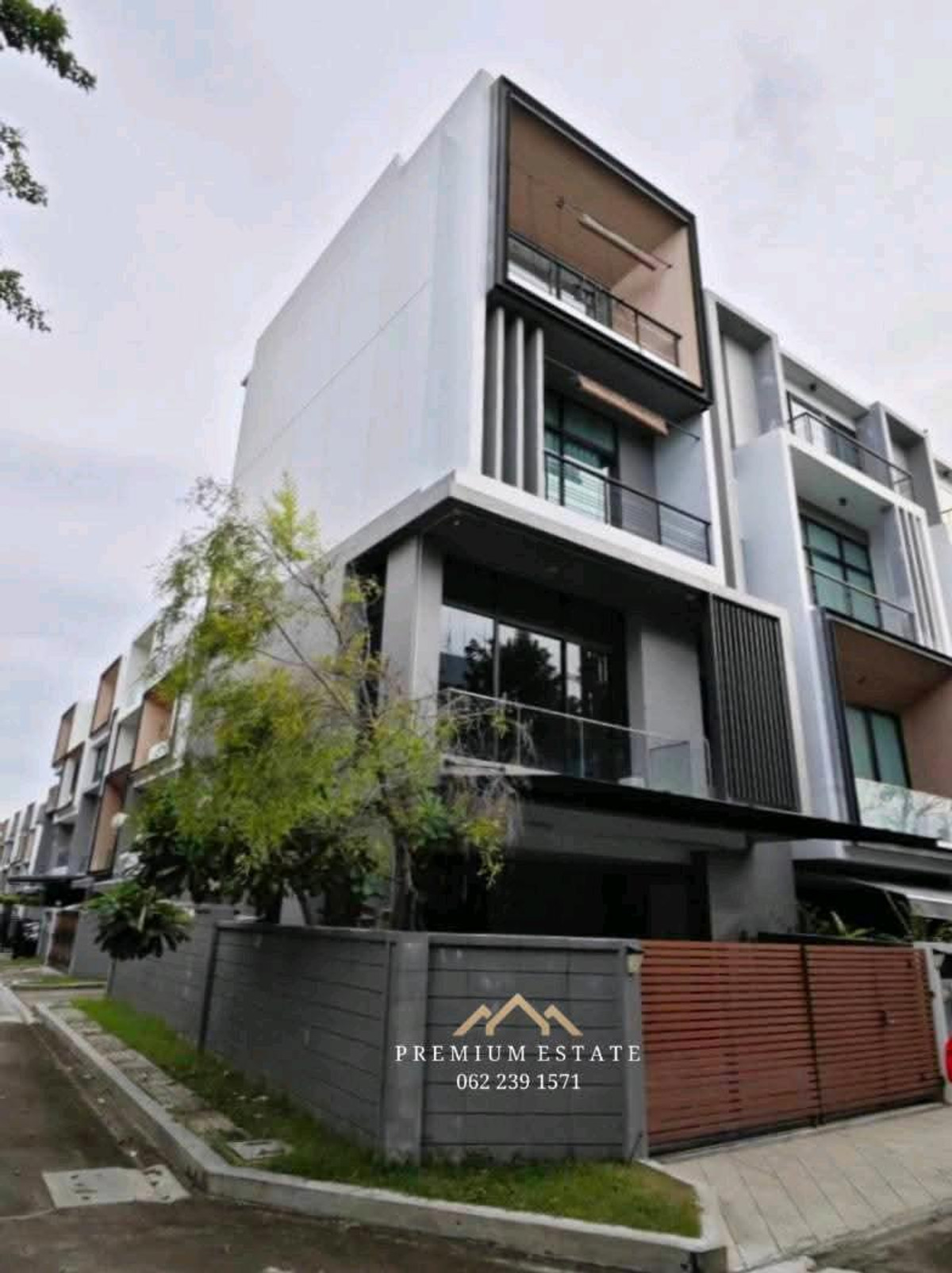 ขายทาวน์โฮมพัฒนาการ ศรีนครินทร์ : 💥ทาวน์โฮม/ทาวน์เฮ้าส์ (หลังมุม)  NIRVANA DEFINE RAMA 9 เงียบสงบเป็นส่วนตัว เดินทางสะดวก เพียง 10 นาทีจากทองหล่อ