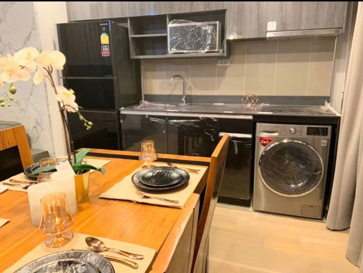 ขายคอนโดสยาม จุฬา สามย่าน :  ★ราคาพิเศษมาก ในราคา 15.24 ลบ. อยู่ติดถนนพระราม 4 ฝั่งตรงข้ามจามจุรีสแควร์ เดินทางสะดวกมาก ใกล้สยาม, สาทร, สีลม ห่างจาก MRT สามย่านเพียง 180 เมตร ★ Ashton Chula-Silom ★