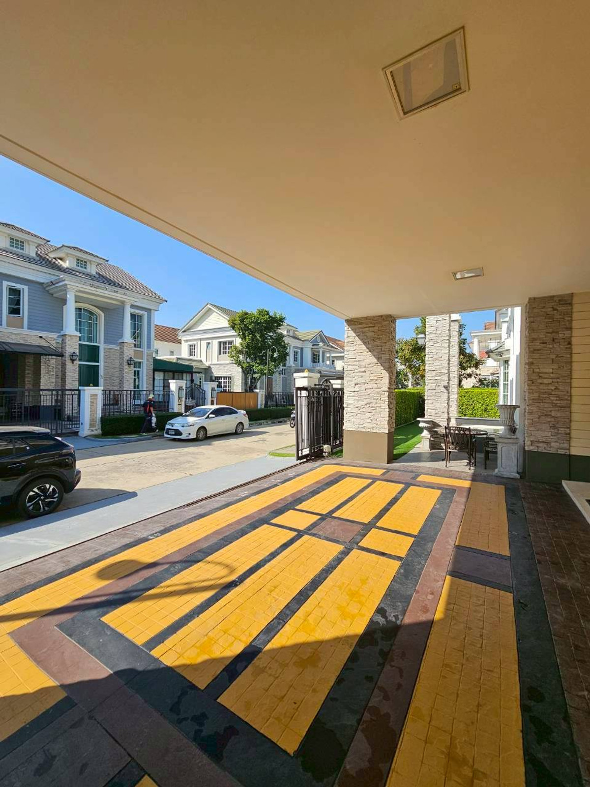 ให้เช่าบ้านบางนา แบริ่ง ลาซาล : นาราสิริ บางนา / 4 ห้องนอน (เช่า), Narasiri Bangna / 4 Bedrooms (FOR RENT) YOK085