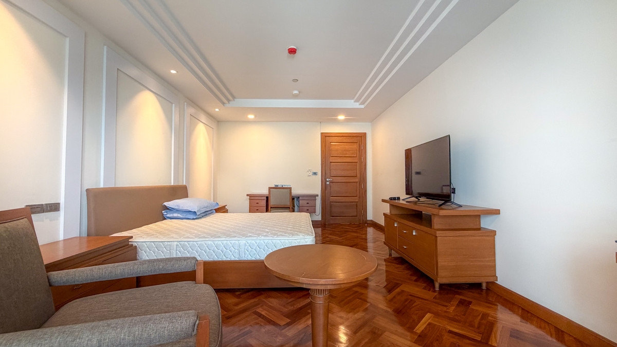 For RentNana, North Nana,Sukhumvit13, Soi Nana : Spacious 3-Bedroom 220 Sq.m. for Rent | B.T. Residence Sukhumvit 8 Please call: 062-496-6454