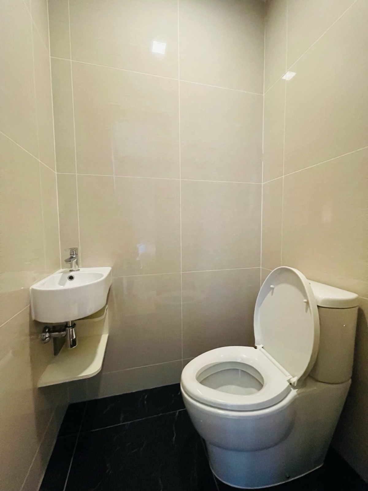 For RentCondoSukhumvit, Asoke, Thonglor : PFD-08041 For rent Park 24 (Origin Phrom Phong) Studio 29 sq m. Tower 3, 12th floor, near BTS Phrom Phong.