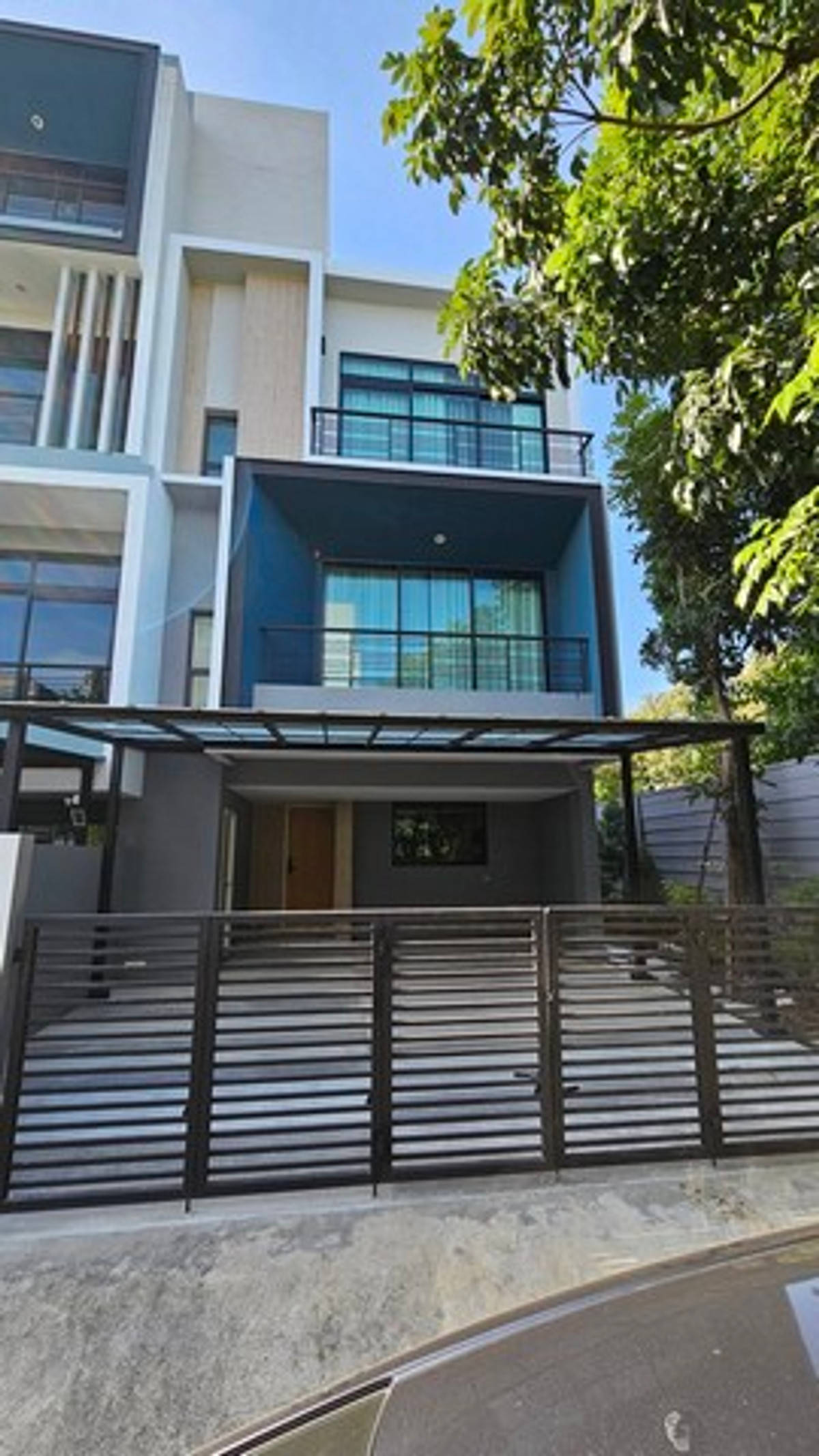 ให้เช่าทาวน์โฮมพัฒนาการ ศรีนครินทร์ : HR3247Luxury Townhome For Rent – Nirvana Define Krungthep Kreetha หลังมุม (Corner Unit)  พื้นที่กว้าง  เฟอร์ครบ พร้อมเข้าอยู่ 