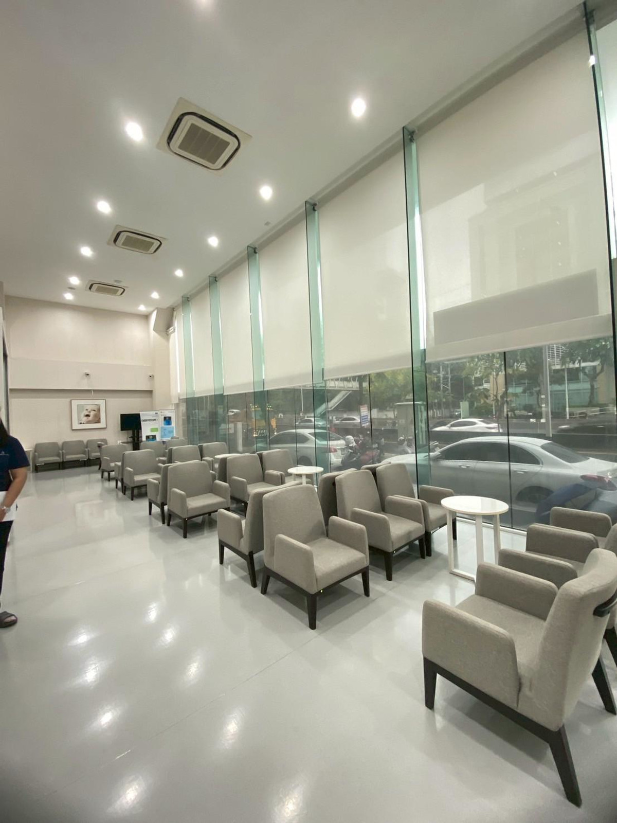 For RentShowroomRatchathewi,Phayathai : Rare Item Showroom For rent: Car showroom for rent. Ready to move in. Showroom ready for rent in the heart of Phaya Thai city #rare location