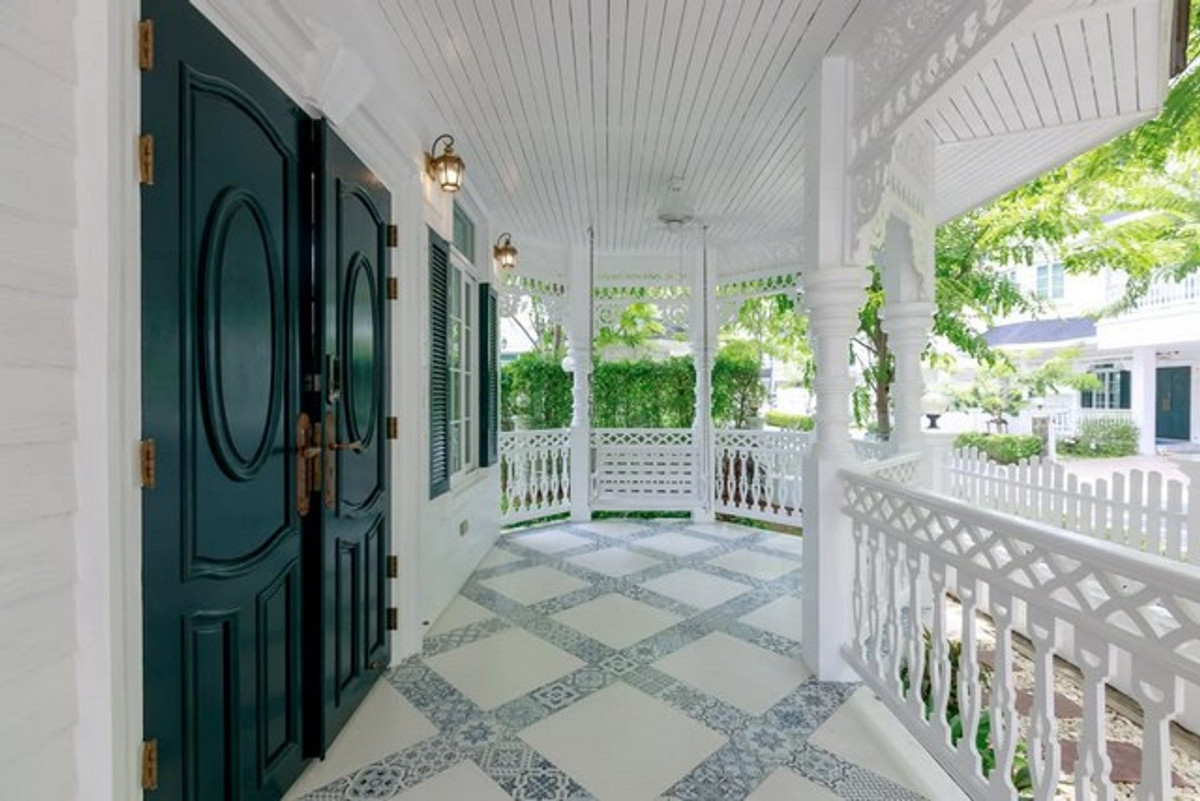 For RentHouseBangna, Bearing, Lasalle : HR3250 new house for rent Classic Victorian style - Fantasia Villa 4 (Bangna-Srinakarin), luxuriously decorated, ready to move in.