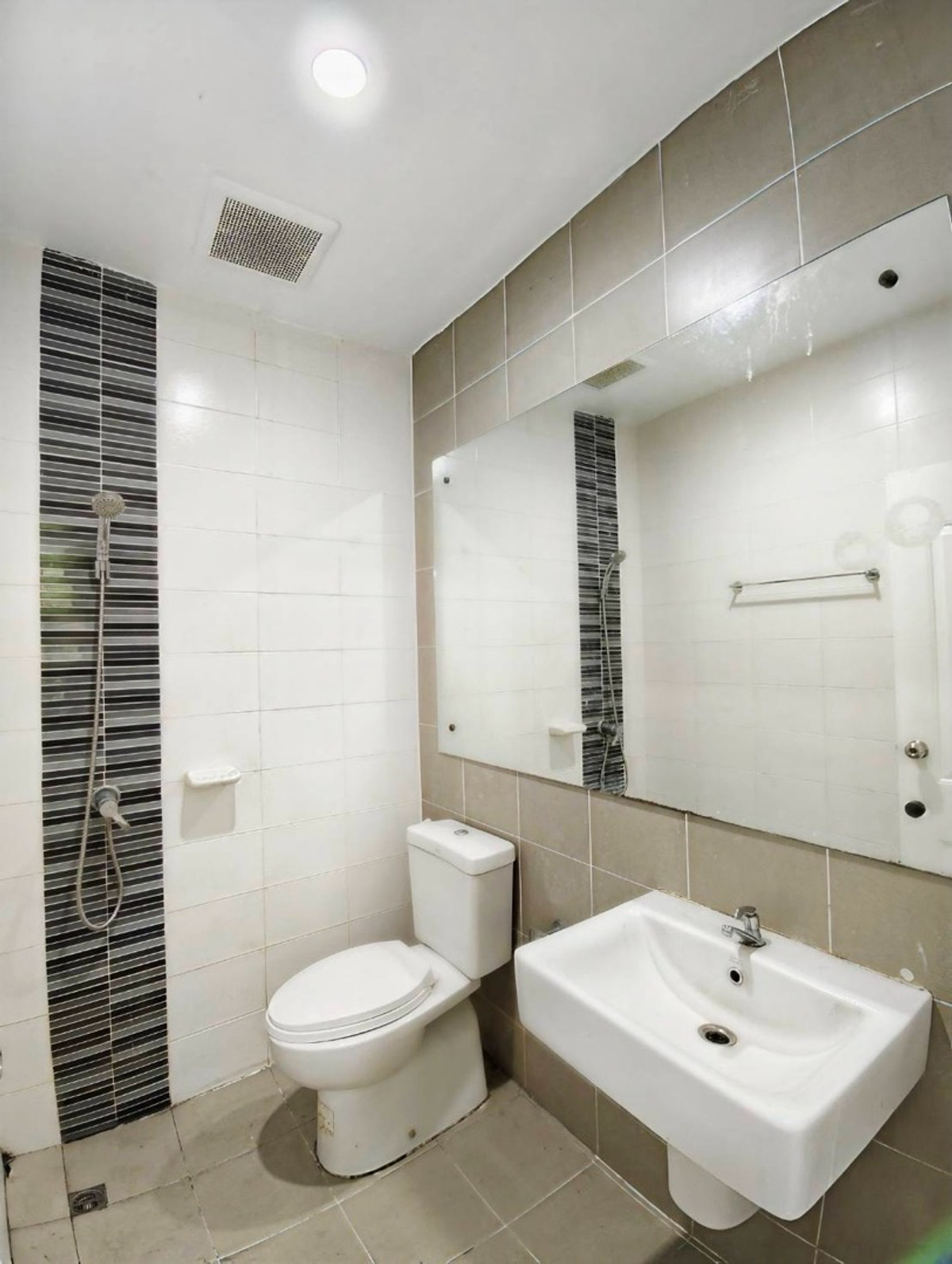 ให้เช่าทาวน์โฮมมีนบุรี-ร่มเกล้า : 🏡✨ ทาวน์โฮม 3 ชั้น ให้เช่า | โซนคลองสามวา ทำเลน่าอยู่ ✨🔑
💸 ราคาเช่า 16,000 บาท/เดือน
(สัญญาขั้นต่ำ 1 ปี)