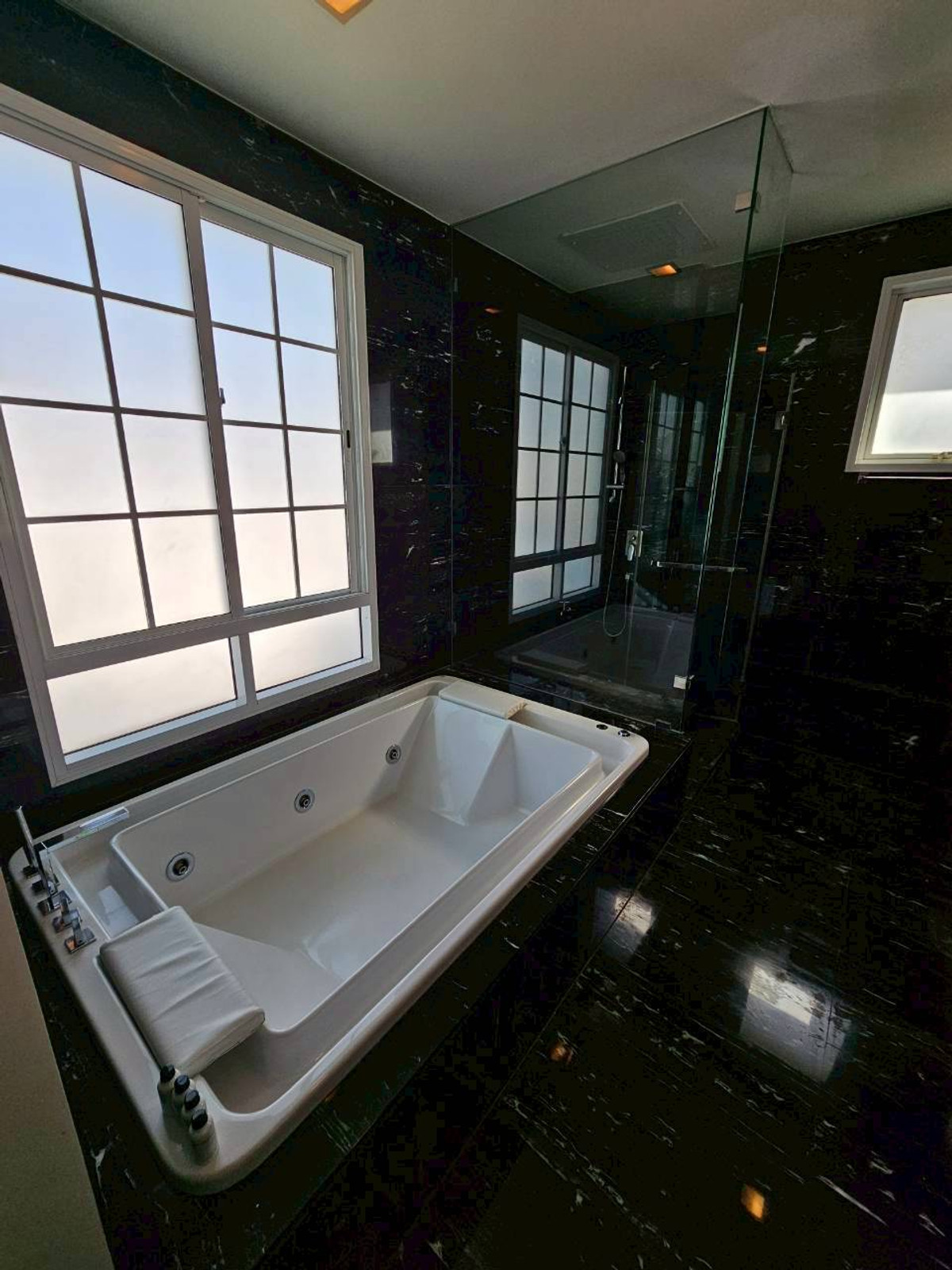 ให้เช่าบ้านบางนา แบริ่ง ลาซาล : นาราสิริ บางนา / 4 ห้องนอน (เช่า), Narasiri Bangna / 4 Bedrooms (FOR RENT) YOK085