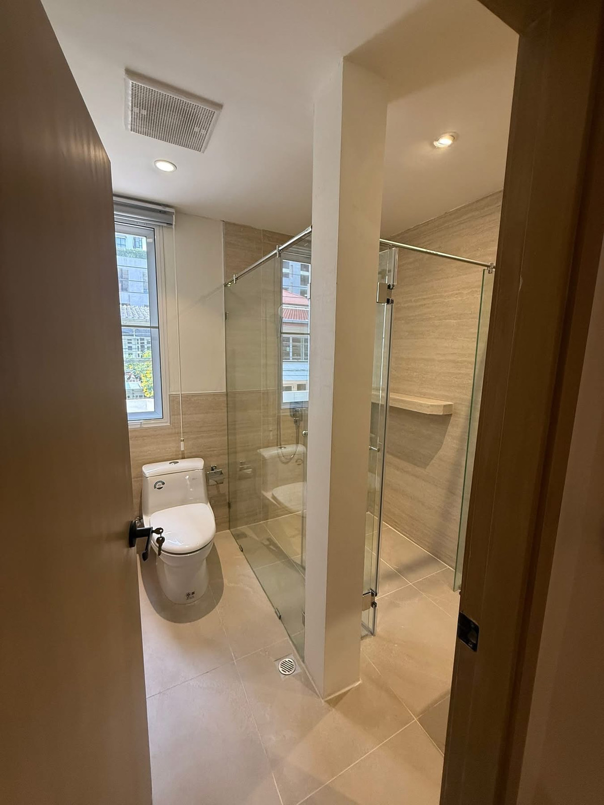 ให้เช่าทาวน์โฮมสุขุมวิท อโศก ทองหล่อ : ให้เช่าทาวน์โฮมรีโนเวทใหม่ สุขุมวิท 26 ใกล้รถไฟฟ้า BTS พร้อมพงษ์ เดินเพียง 10 นาที