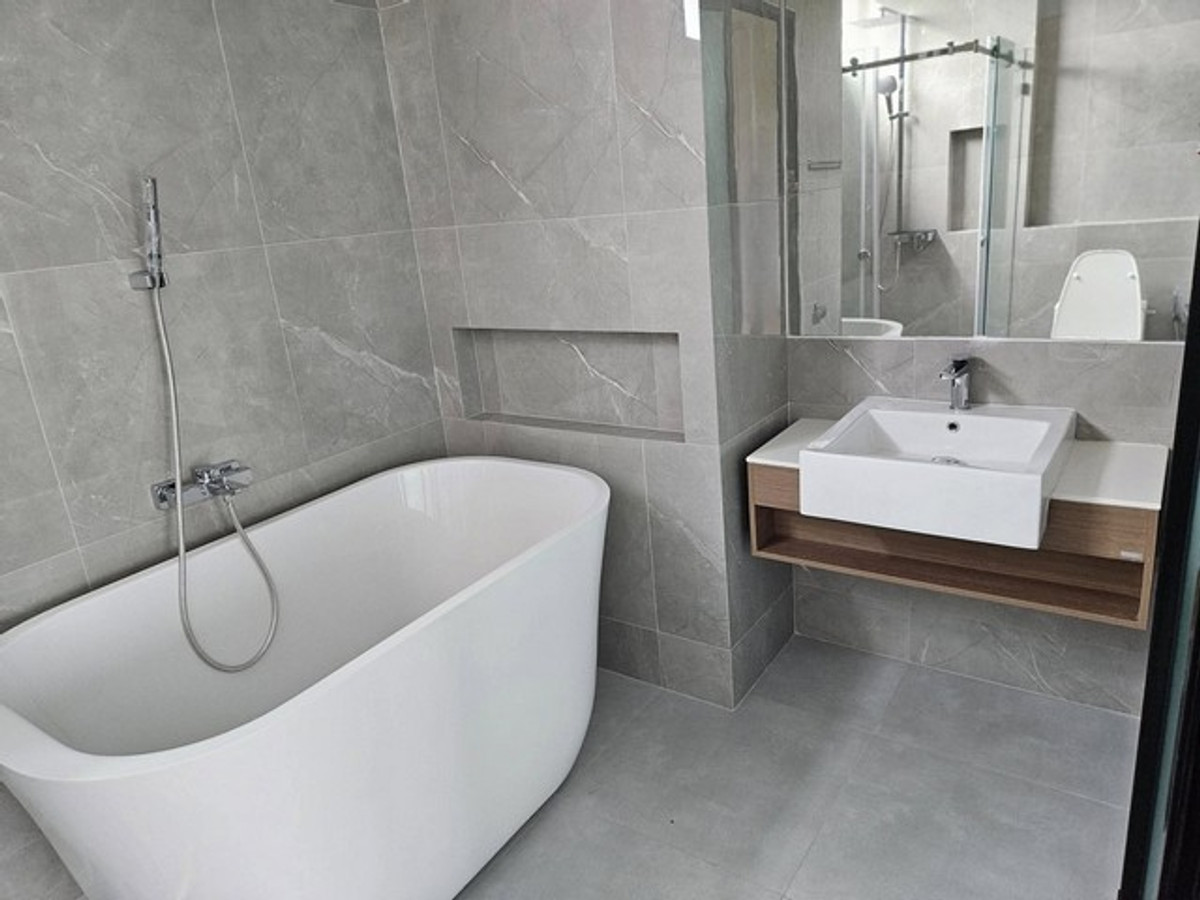 For RentTownhomePattanakan, Srinakarin : HR3247Luxury Townhome For Rent – ​​Nirvana Define Krungthep Kreetha, corner unit (Corner Unit), wide area, fully furnished, ready to move in.