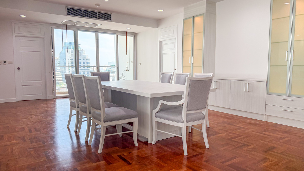 For RentSukhumvit, Asoke, Thonglor : 29th Floor 3-Bedroom 250 Sq.m. at The Grand Sethiwan Sukhumvit 24 Please call: 062-496-6454