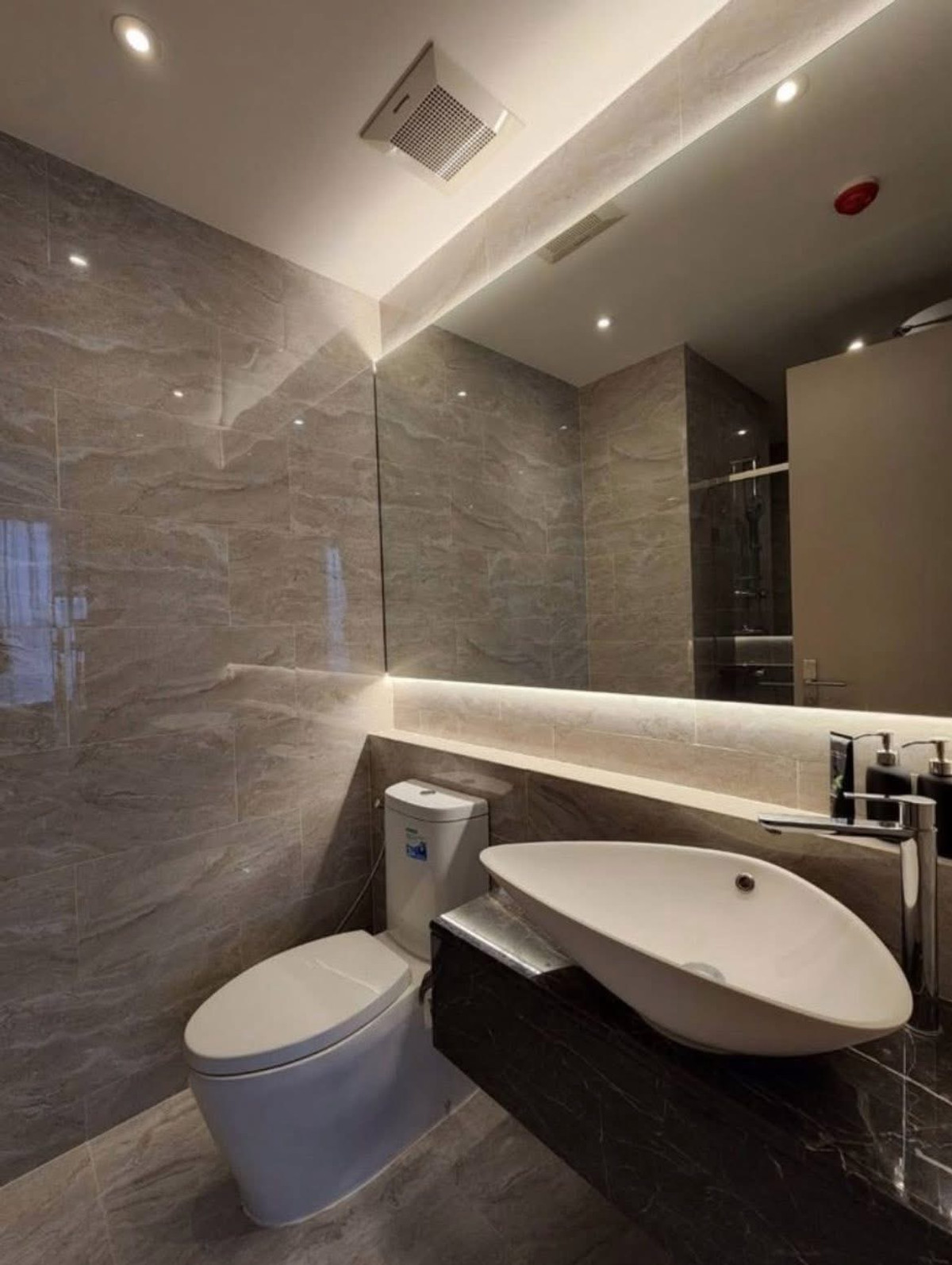 ให้เช่าคอนโดพระราม 9 เพชรบุรีตัดใหม่ RCA : (ให้เช่า) ASHTON Asoke - Rama 9 (แอชตัน อโศก-พระราม 9) – คอนโดหรูใกล้ MRT พระราม 9 ห้องขนาดใหญ่ 2 ห้องนอน ทำเลดีเยี่ยม เดินทางสะดวก พร้อมสิ่งอำนวยความสะดวกครบครัน