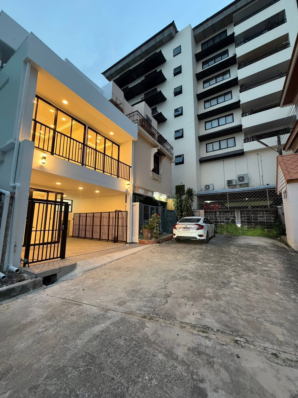 For SaleTownhomePattaya, Bangsaen, Chonburi : Townhome Thapya / 4 Bedrooms (For Sale), Townhome Thapya / 4 Bedrooms (FOR SALE) AM031
