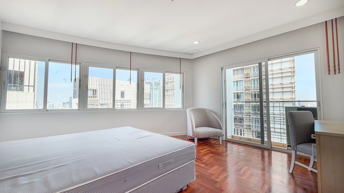 For RentSukhumvit, Asoke, Thonglor : 29th Floor 3-Bedroom 250 Sq.m. at The Grand Sethiwan Sukhumvit 24 Please call: 062-496-6454