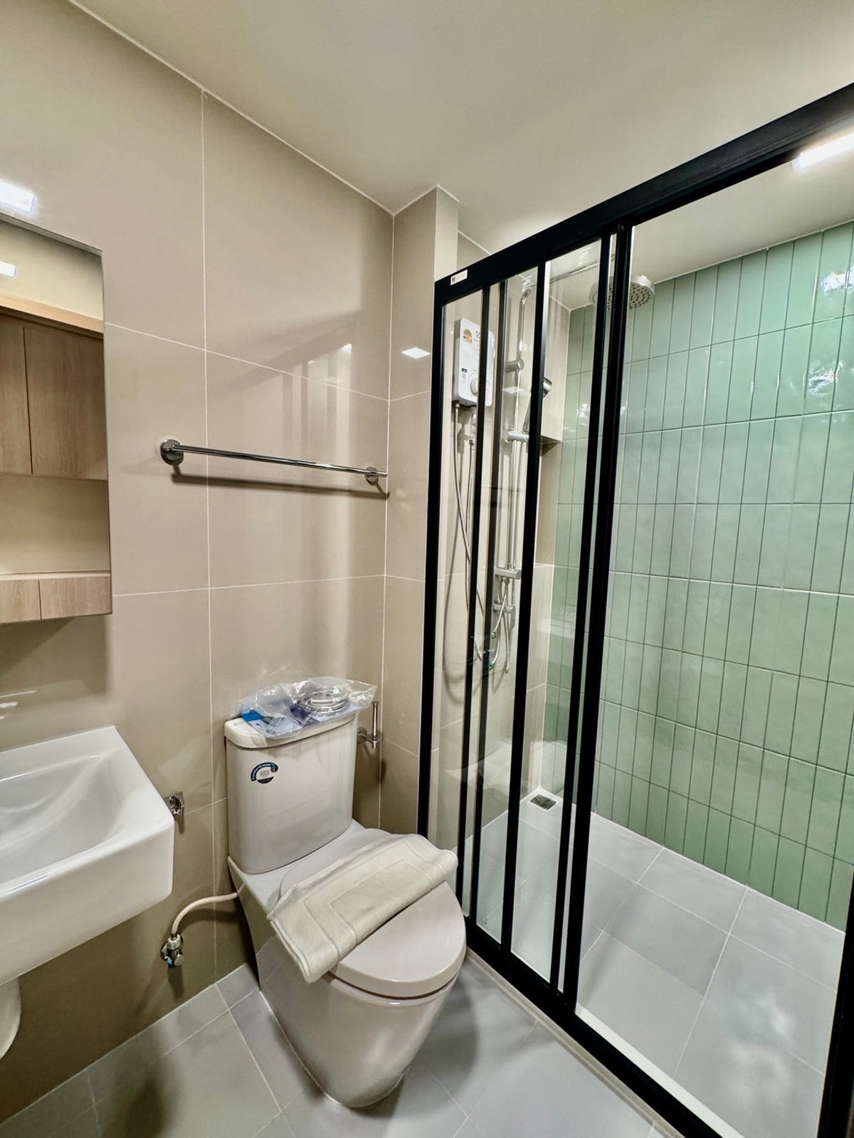 For RentCondoWongwianyai, Charoennakor : For Rent ✨ FLO by Sansiri ✨ 2 Bedrooms, 2 Bathrooms, Fully Furnished and Equipped, Near BTS Khlong San.