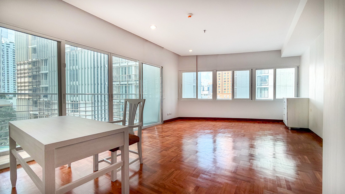 For RentSukhumvit, Asoke, Thonglor : Spacious 2-Bedroom 150 Sq.m. at The Grand Sethiwan Sukhumvit 24 Please call: 062-496-6454