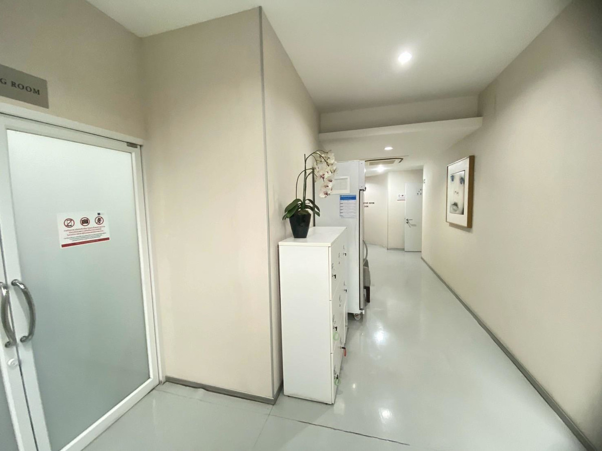 For RentShowroomRatchathewi,Phayathai : Rare Item Showroom For rent: Car showroom for rent. Ready to move in. Showroom ready for rent in the heart of Phaya Thai city #rare location