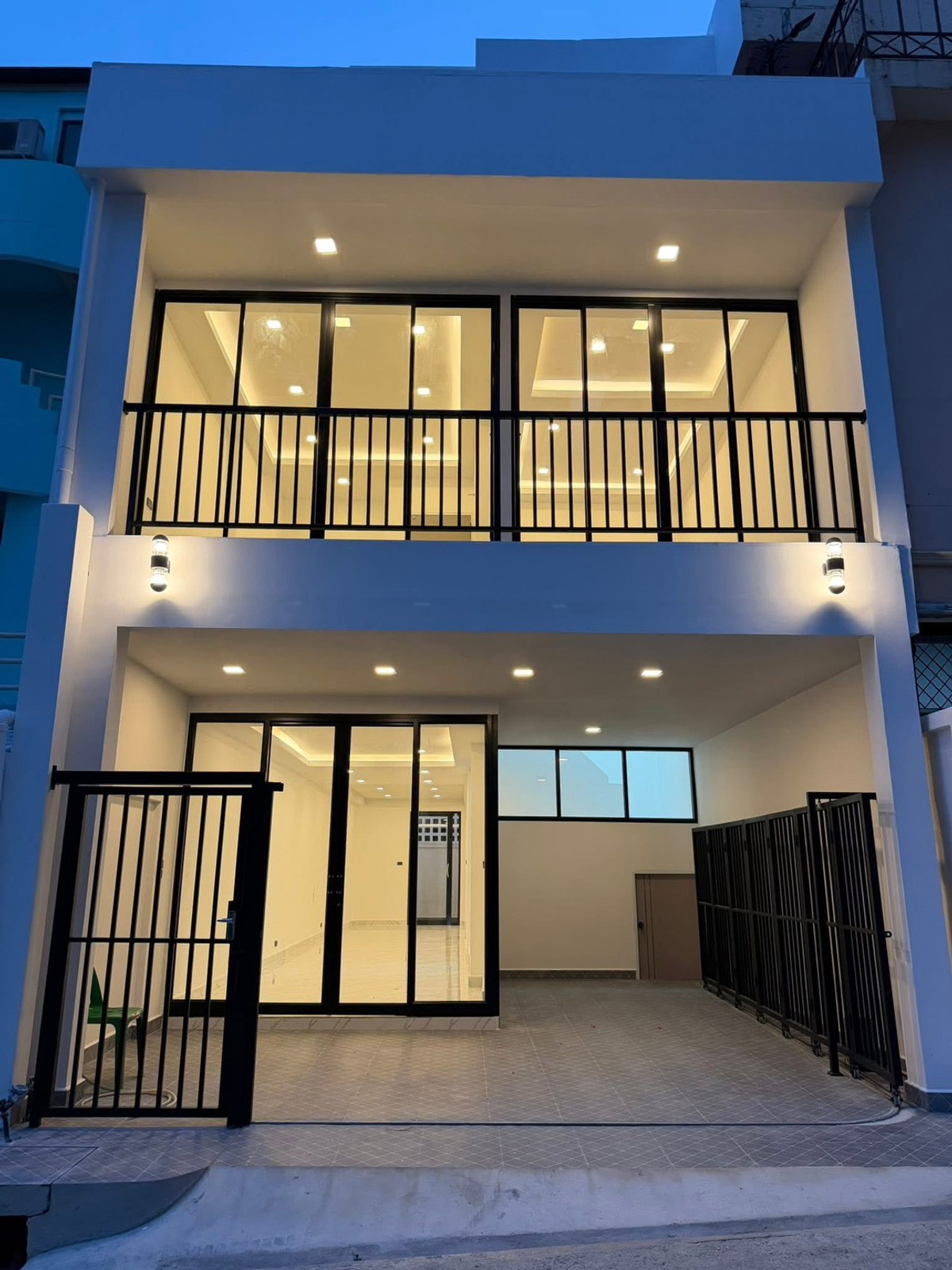 For SaleTownhomePattaya, Bangsaen, Chonburi : Townhome Thapya / 4 Bedrooms (For Sale), Townhome Thapya / 4 Bedrooms (FOR SALE) AM031