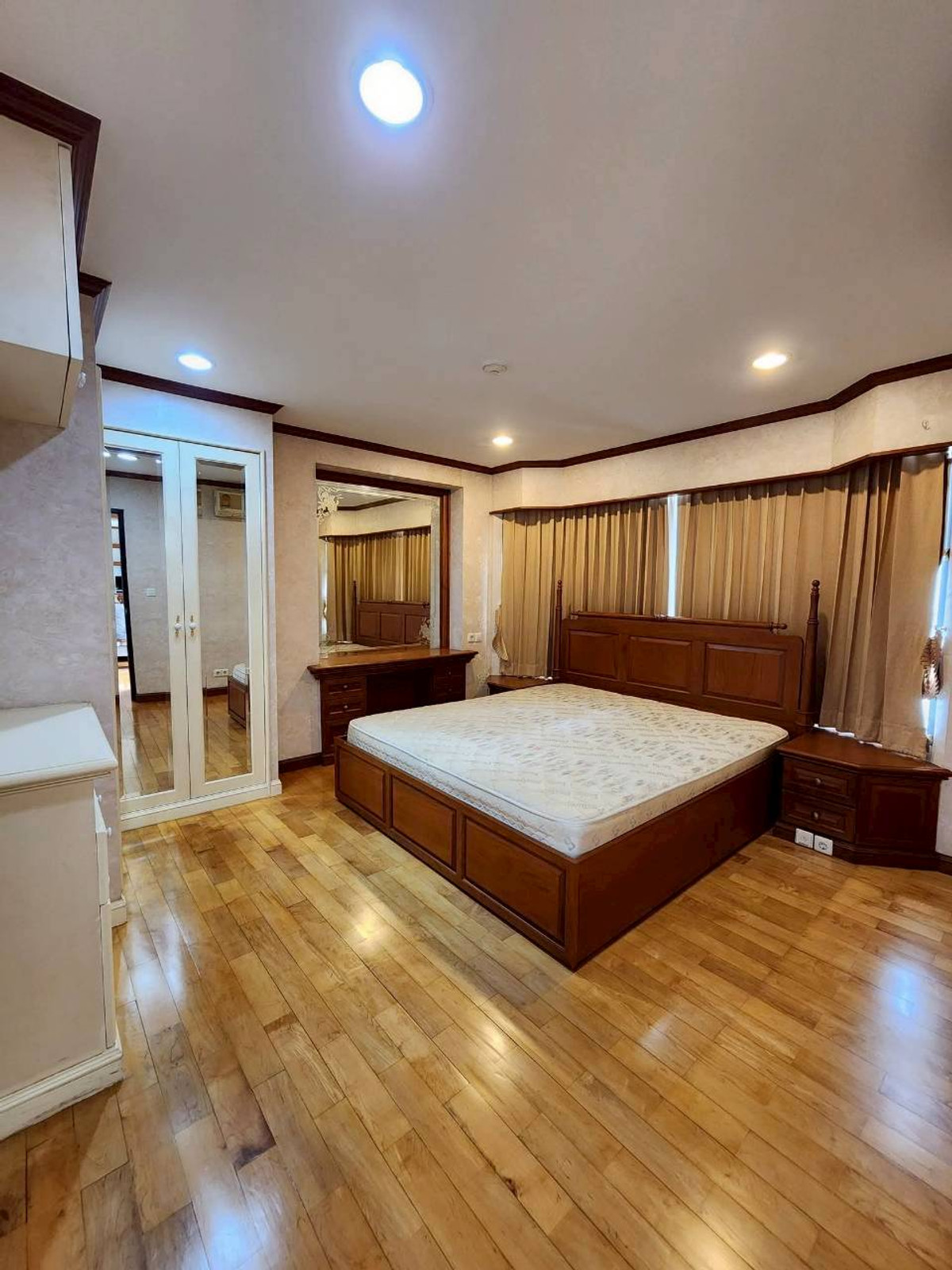 For RentCondoSilom, Saladaeng, Bangrak : ✅ GPS102 ✅ Line : @p2nproperty