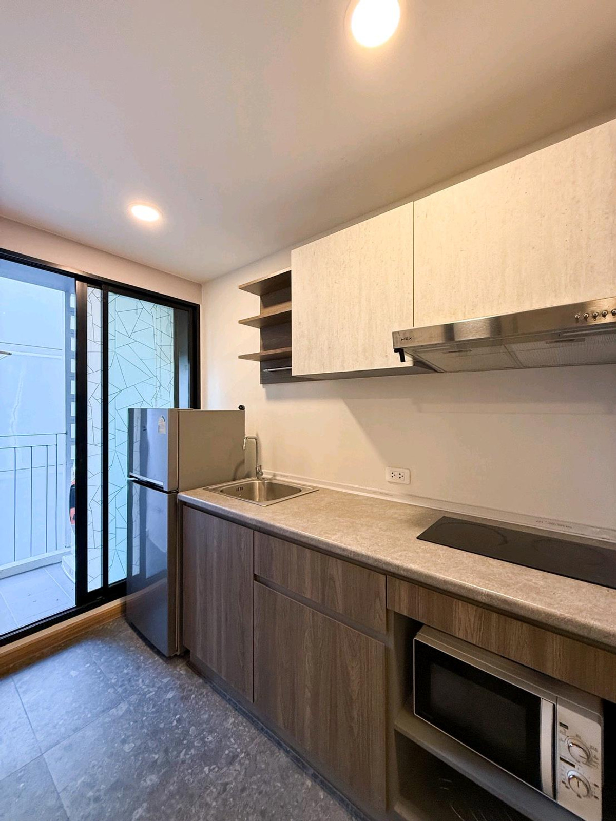 For RentCondoSamut Prakan,Samrong : Condo for rent: The Cube Loft Srinakarin - Theparak, beautiful room with electrical appliances, complete furniture.