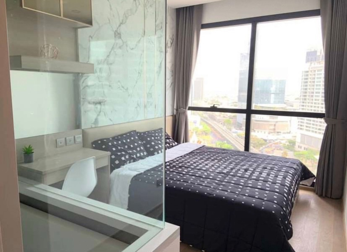 ขายคอนโดสยาม จุฬา สามย่าน :  ★ราคาพิเศษมาก ในราคา 15.24 ลบ. อยู่ติดถนนพระราม 4 ฝั่งตรงข้ามจามจุรีสแควร์ เดินทางสะดวกมาก ใกล้สยาม, สาทร, สีลม ห่างจาก MRT สามย่านเพียง 180 เมตร ★ Ashton Chula-Silom ★