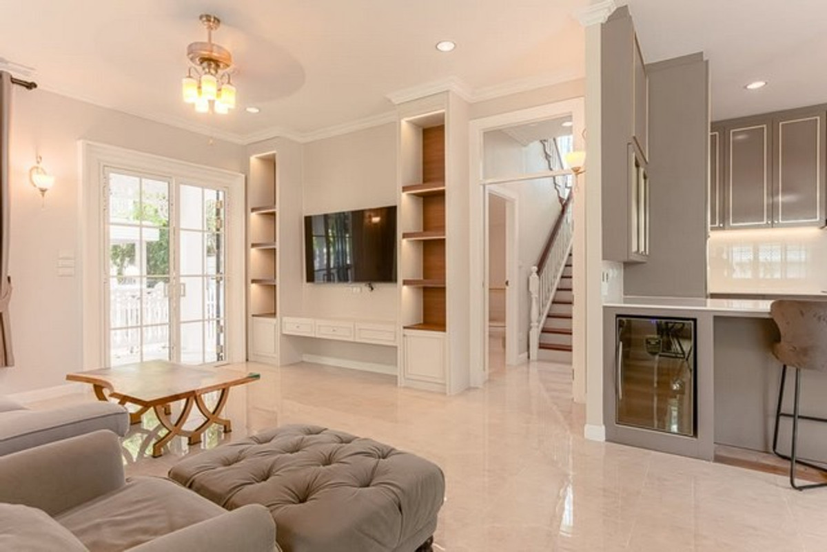 For RentHouseBangna, Bearing, Lasalle : HR3250 new house for rent Classic Victorian style - Fantasia Villa 4 (Bangna-Srinakarin), luxuriously decorated, ready to move in.