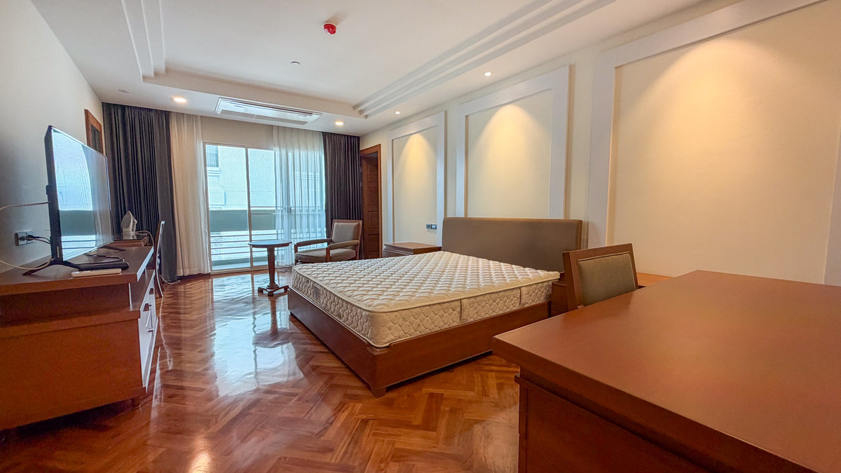 For RentNana, North Nana,Sukhumvit13, Soi Nana : Spacious 3-Bedroom 220 Sq.m. for Rent | B.T. Residence Sukhumvit 8 Please call: 062-496-6454