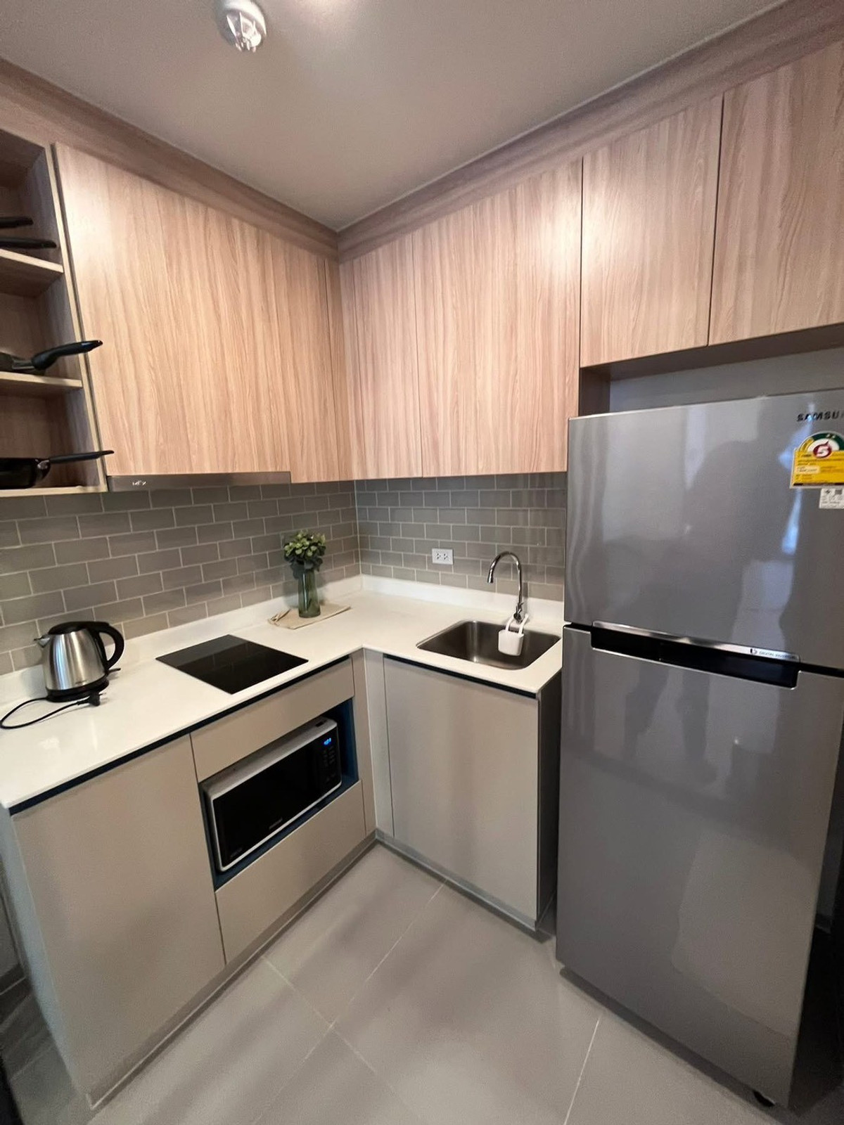 For RentCondoRatchathewi,Phayathai : ✅ Spacious 46 sq.m. Brand New Unit at XT Phayathai – Best Value Rental in the Building | Steps from BTS Phaya Thai ✅