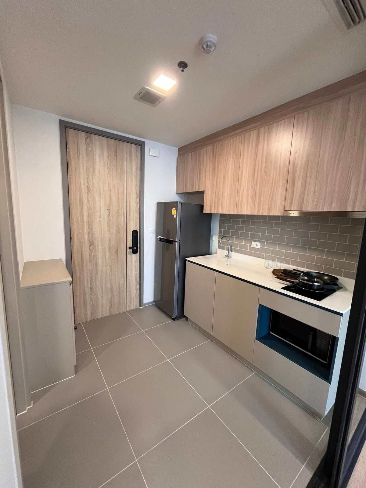 For RentCondoRatchathewi,Phayathai : 🏢 For Rent Brand New XT Phayathai Condo | High Floor, Open View | Spacious, Move-in Ready | Central Location, Near BTS & Airport Rail Link✨